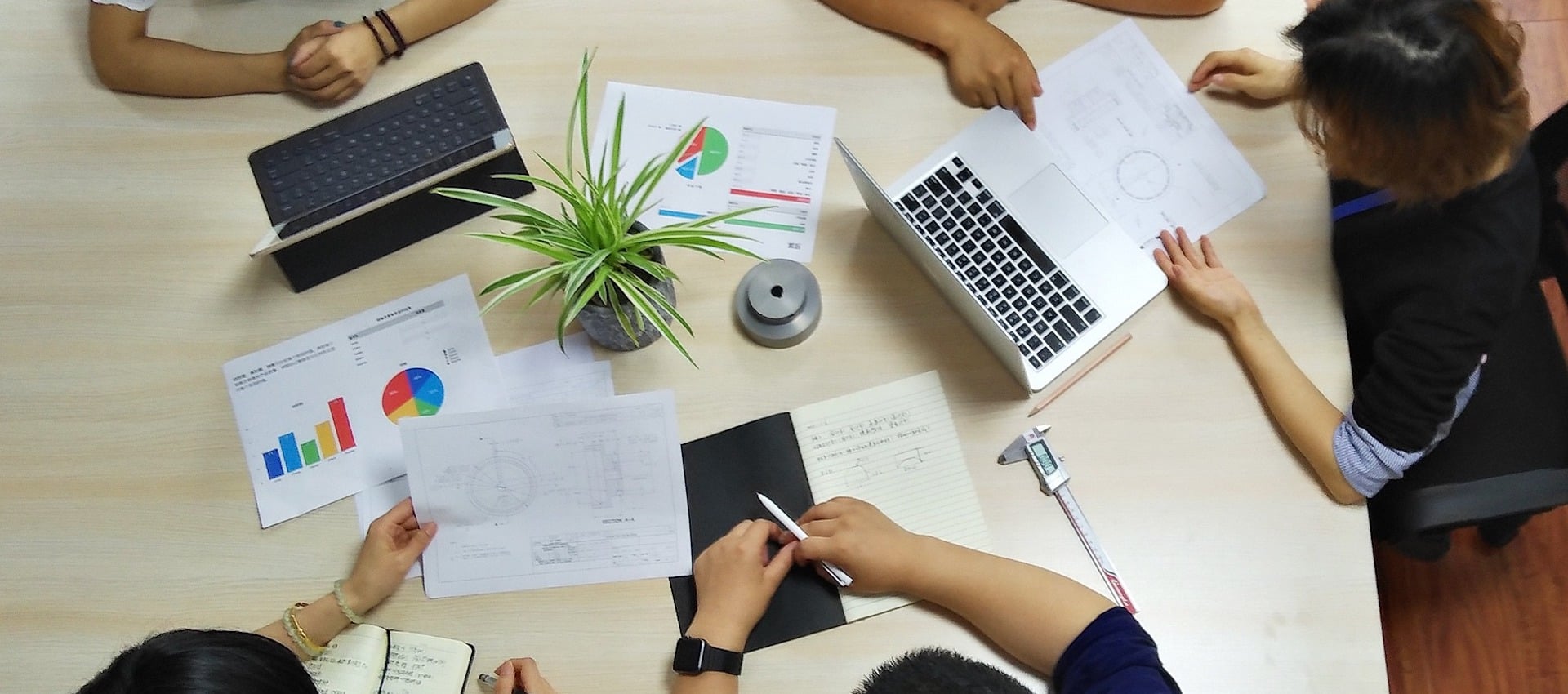 How to Build Scalable IoT Apps with Cloud Services?